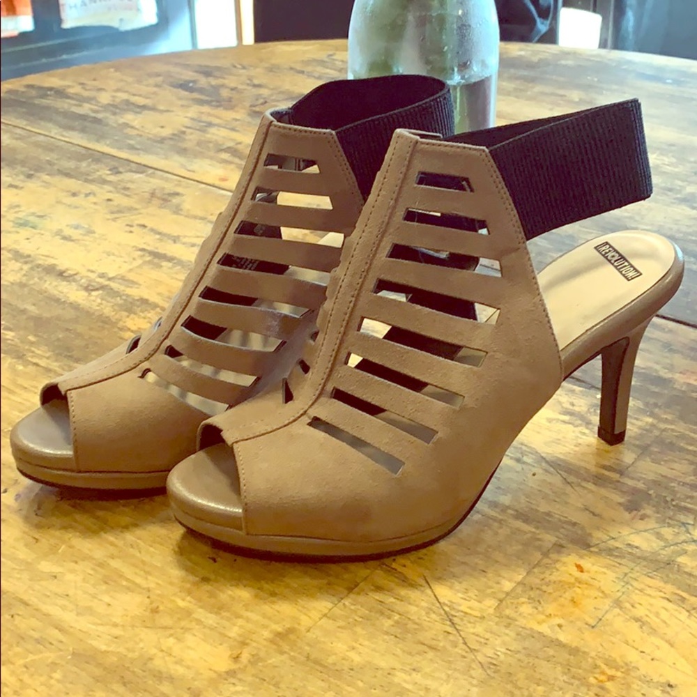 REVOLUTION cut out pumps